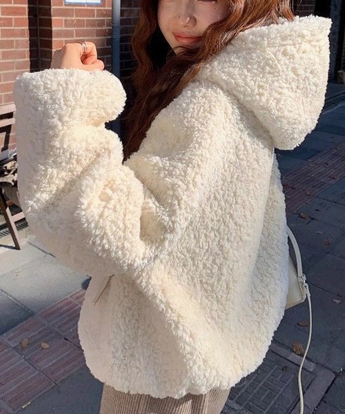 HALEY PESCA(ヘーリーペスカ)の「HALEY PESCA/フード付き もこもこムートンブルゾン(ブルゾン・レディース・アイボリー/ブラウン・SMALL/MEDIUM)」の5枚目の写真