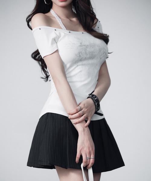 VEILA(ヴェイラ)の「フェイクレイヤード ホルターネック レースアップ ショートTシャツ(Tシャツ/カットソー・レディース・グレー/ホワイト・フリー)」の2枚目の写真