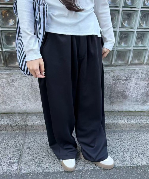 mebole(メボレ)の「タックワイドスウェットパンツ(スウェットパンツ・レディース・グレー/ブラック・FREE)」の2枚目の写真