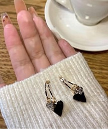 M2SUQARED（エムツースクエア）の「【M2SUQARED/エムツースクエア】ハートモチーフ フープピアス / ゴールドカラーアクセント/デザインハートモチーフピアス(両耳)（ピアス（両耳用））」