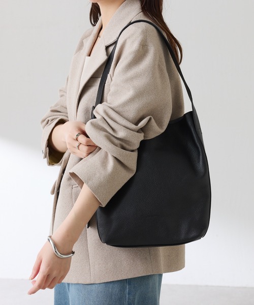 PAPILLONNER(パピヨネ)の「PAPILLONNER/レザーワンハンドルバッグ(ショルダーバッグ・レディース・オフホワイト/ブラック・FREE)」の5枚目の写真