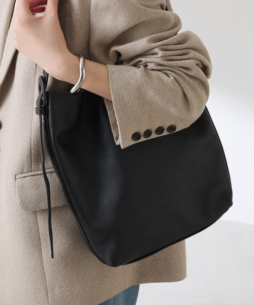 PAPILLONNER(パピヨネ)の「PAPILLONNER/レザーワンハンドルバッグ(ショルダーバッグ・レディース・オフホワイト/ブラック・FREE)」の7枚目の写真