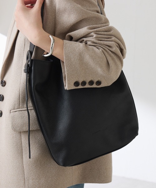 PAPILLONNER(パピヨネ)の「PAPILLONNER/レザーワンハンドルバッグ(ショルダーバッグ・レディース・オフホワイト/ブラック・FREE)」の8枚目の写真