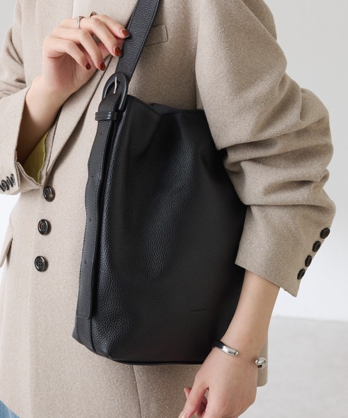 PAPILLONNER(パピヨネ)の「PAPILLONNER/レザーワンハンドルバッグ(ショルダーバッグ・レディース・オフホワイト/ブラック・FREE)」の9枚目の写真