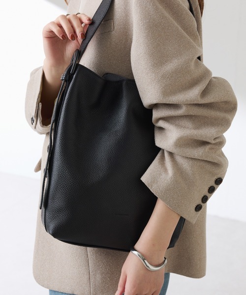 PAPILLONNER(パピヨネ)の「PAPILLONNER/レザーワンハンドルバッグ(ショルダーバッグ・レディース・オフホワイト/ブラック・FREE)」の10枚目の写真