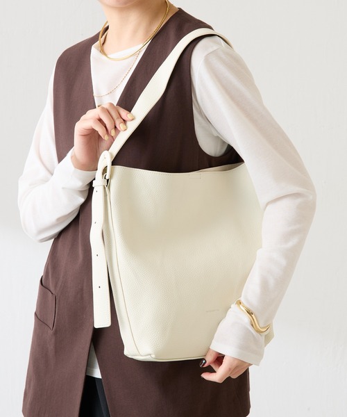 PAPILLONNER（パピヨネ）の「PAPILLONNER/レザーワンハンドルバッグ（ショルダーバッグ・レディース・オフホワイト/ブラック・FREE）」の19枚目の写真