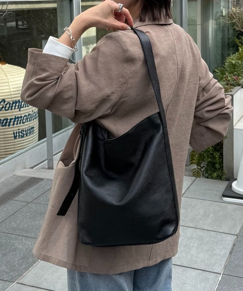 PAPILLONNER（パピヨネ）の「PAPILLONNER/レザーワンハンドルバッグ（ショルダーバッグ・レディース・オフホワイト/ブラック・FREE）」の12枚目の写真