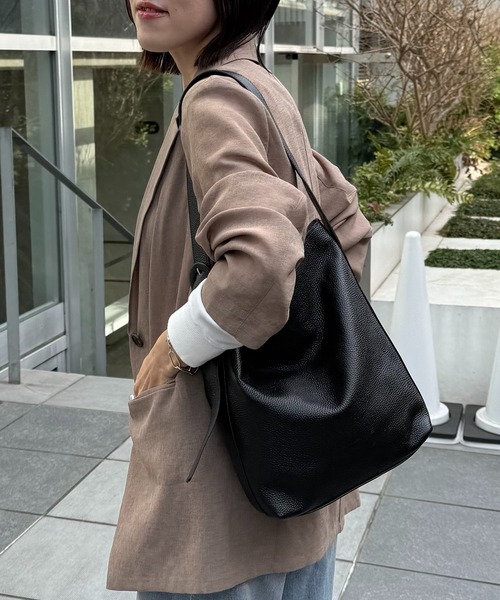 PAPILLONNER（パピヨネ）の「PAPILLONNER/レザーワンハンドルバッグ（ショルダーバッグ・レディース・オフホワイト/ブラック・FREE）」の13枚目の写真