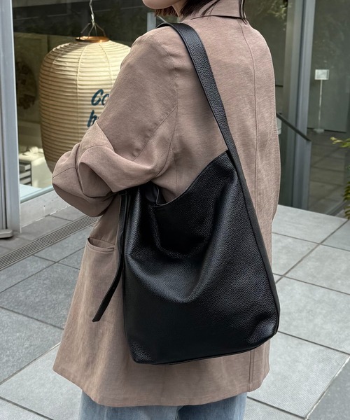 PAPILLONNER（パピヨネ）の「PAPILLONNER/レザーワンハンドルバッグ（ショルダーバッグ・レディース・オフホワイト/ブラック・FREE）」の14枚目の写真