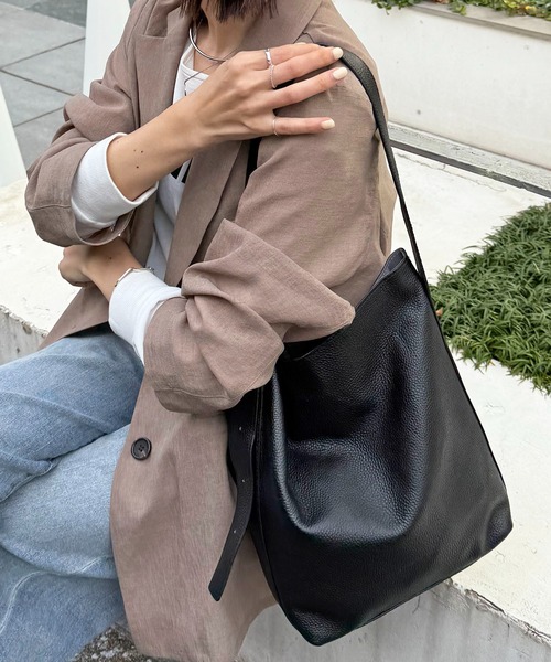 PAPILLONNER（パピヨネ）の「PAPILLONNER/レザーワンハンドルバッグ（ショルダーバッグ・レディース・オフホワイト/ブラック・FREE）」の11枚目の写真