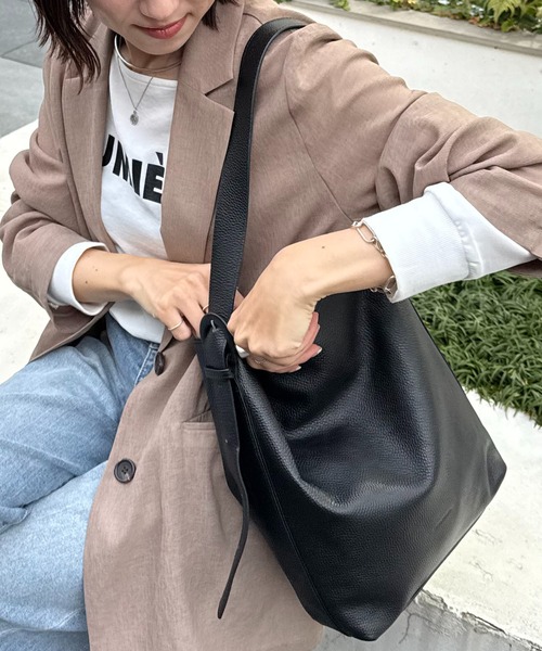 PAPILLONNER（パピヨネ）の「PAPILLONNER/レザーワンハンドルバッグ（ショルダーバッグ・レディース・オフホワイト/ブラック・FREE）」の15枚目の写真