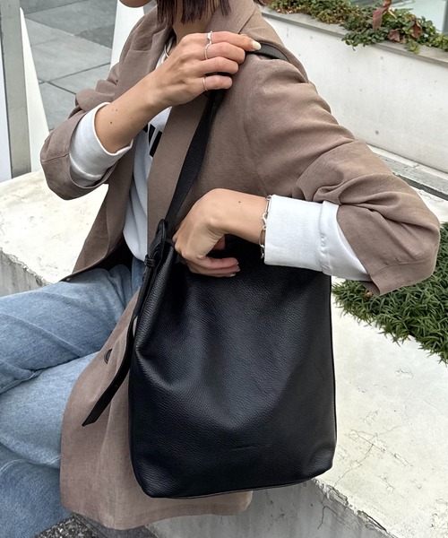 PAPILLONNER（パピヨネ）の「PAPILLONNER/レザーワンハンドルバッグ（ショルダーバッグ・レディース・オフホワイト/ブラック・FREE）」の16枚目の写真