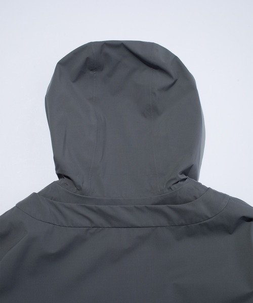 F/CE. (エフシーイー)の「F/CE. PERTEX 2WAY WRAP JACKET / エフシーイー パーテックス ツーウェイ ラップ ジャケット(ナイロンジャケット・メンズ・グレー/ピンク/ブラック・SMALL/MEDIUM/LARGE)」の11枚目の写真