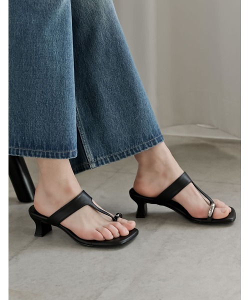 Re:EDIT（リエディ）の「スクエアトゥメタルモチーフヒールトングサンダル（サンダル・レディース・ホワイト/モカ/ブラック・X-LARGE/LARGE/MEDIUM/SMALL）」の18枚目の写真