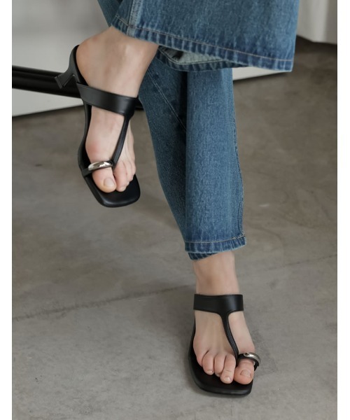 Re:EDIT（リエディ）の「スクエアトゥメタルモチーフヒールトングサンダル（サンダル・レディース・ホワイト/モカ/ブラック・X-LARGE/LARGE/MEDIUM/SMALL）」の19枚目の写真