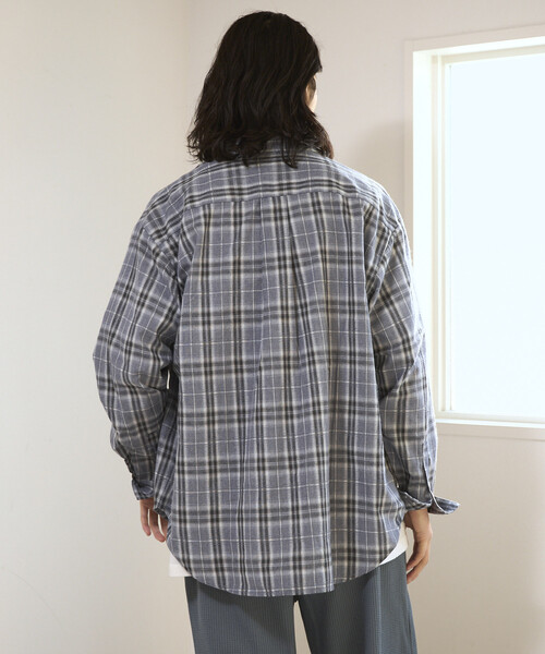 Firsthand(ファーストハンド)の「Firsthand/ファーストハンド ビッグシルエット オンブレ チェックシャツ / 長袖 / レギュラーカラー(シャツ/ブラウス・メンズ・ブラック/グレー/ホワイト・LARGE/MEDIUM)」の11枚目の写真