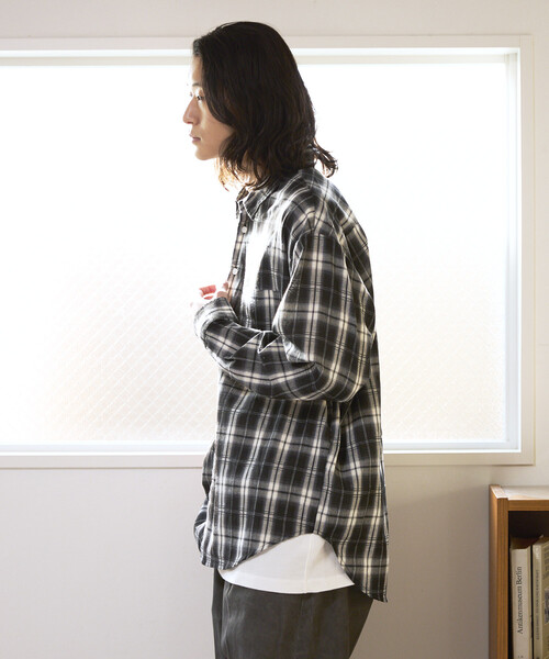 Firsthand(ファーストハンド)の「Firsthand/ファーストハンド ビッグシルエット オンブレ チェックシャツ / 長袖 / レギュラーカラー(シャツ/ブラウス・メンズ・ブラック/グレー/ホワイト・LARGE/MEDIUM)」の22枚目の写真