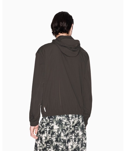ARMANI EXCHANGE(アルマーニエクスチェンジ)の「【A|X アルマーニ エクスチェンジ】ストレッチナイロン ナイロンジャケット(ナイロンジャケット・メンズ・ダークカーキ・MEDIUM/LARGE)」の2枚目の写真