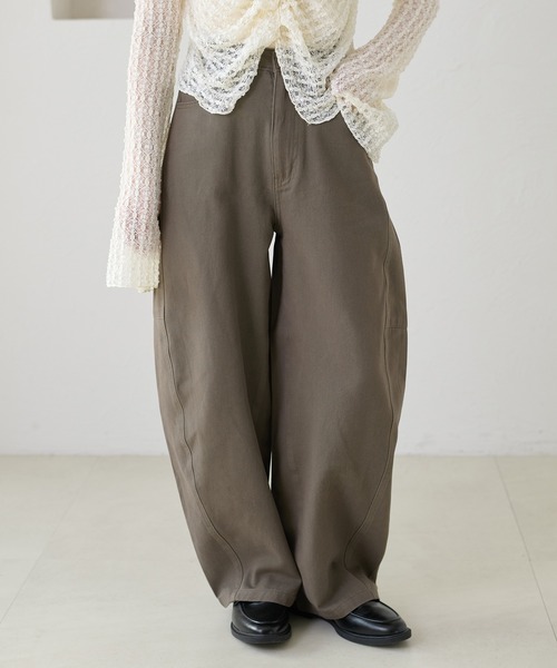 apres jour clair(アプレジュールクレア)の「【apres jour clair】カーブデザインデニムパンツ(デニムパンツ・レディース・インディゴブルー/アイボリー/ライトブルー/ブラウン系その他・LARGE/SMALL/MEDIUM)」の1枚目の写真