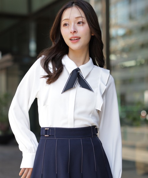 JILL by JILL STUART（ジルバイジルスチュアート）の「スカーフ付きブラウス（シャツ/ブラウス・レディース・ピンク/ホワイト/グレー・FREE）」の2枚目の写真