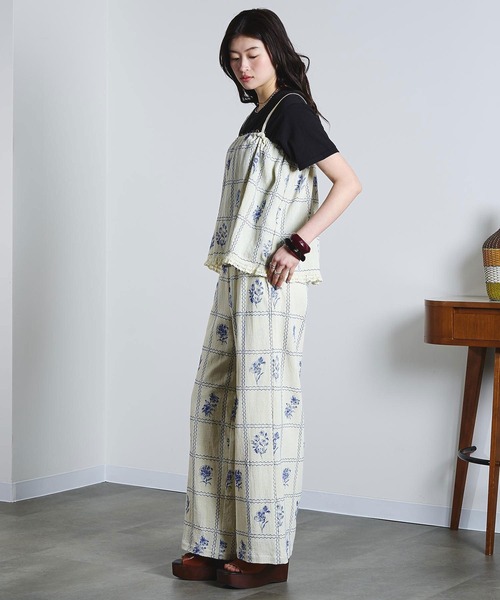 ROSE BUD（ローズバッド）の「(mag.by c)EMBROIDERY PANTS（その他パンツ・レディース・オフホワイト/ブラック・S/M）」の8枚目の写真