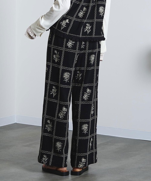 ROSE BUD（ローズバッド）の「(mag.by c)EMBROIDERY PANTS（その他パンツ・レディース・オフホワイト/ブラック・S/M）」の18枚目の写真
