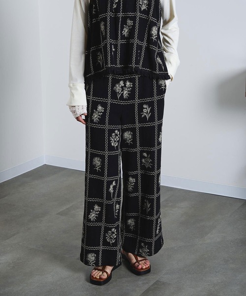 ROSE BUD（ローズバッド）の「(mag.by c)EMBROIDERY PANTS（その他パンツ・レディース・オフホワイト/ブラック・S/M）」の22枚目の写真
