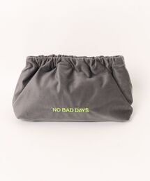 【sorbet island/ソルベ アイランド】p.72-73 Embroidered Veivet Clutch Bag
