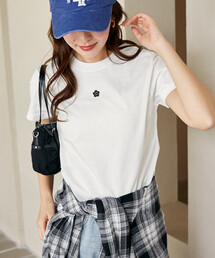 MARY QUANT（マリークワント）の「MARY QUANT × PUBLUX/マリークワント ワンポイント 刺繍 ロゴTシャツ　限定展開（Tシャツ/カットソー）」