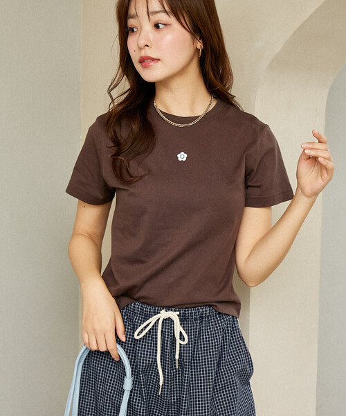 MARY QUANT(マリークワント)の「MARY QUANT × PUBLUX/マリークワント ワンポイント 刺繍 ロゴTシャツ 限定展開(Tシャツ/カットソー・レディース・ブラウン/レッド/オフホワイト/チャコールグレー/ネイビー/ブラック/その他・フリ-)」の20枚目の写真