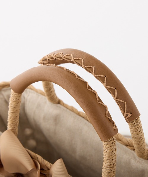 one after another NICE CLAUP(ワンアフターアナザーナイスクラップ)の「リボン付きペーパーかごバック(かごバッグ・レディース・ベージュ/ブラック・FREE)」の5枚目の写真