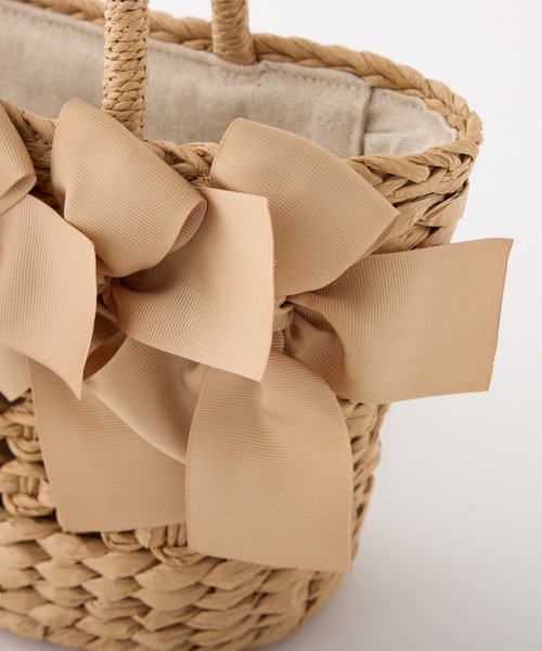 one after another NICE CLAUP(ワンアフターアナザーナイスクラップ)の「リボン付きペーパーかごバック(かごバッグ・レディース・ベージュ/ブラック・FREE)」の6枚目の写真