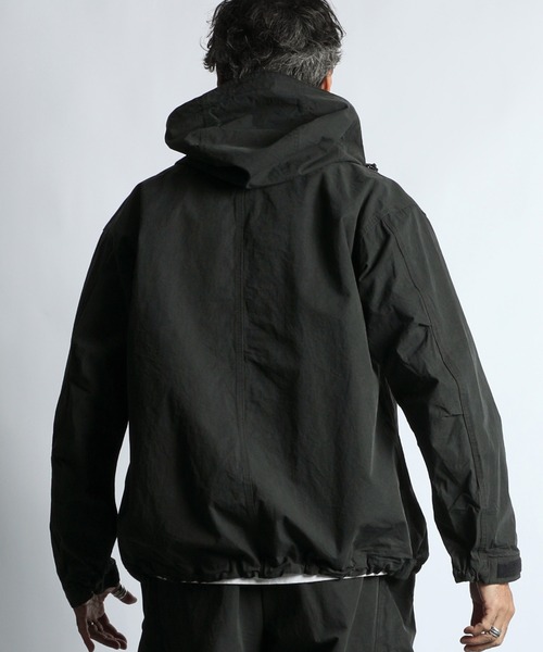 NANGA(ナンガ)の「NANGA×DUFFER DRY COTTON FIELD PARKA:ナンガ別注 セットアップ対応 ドライコットン フィールドパーカー(マウンテンパーカー・メンズ・ブラック/カーキ/ベージュ・MEDIUM/LARGE)」の11枚目の写真