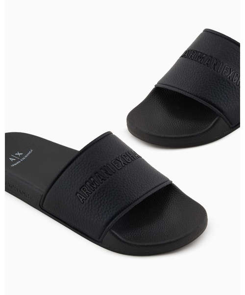 ARMANI EXCHANGE(アルマーニエクスチェンジ)の「【A|X アルマーニ エクスチェンジ】エンボスロゴ シャワーサンダル(サンダル・メンズ・ブラック・43/41/44/42)」の1枚目の写真