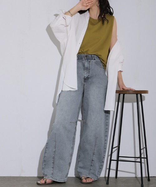 HUG.U(ハグユー)の「「選べる2丈」バレルレッグ 裾ダーツデニムパンツ(デニムパンツ・レディース・ライトインディゴブルー/ブルー系・L(レギュラー丈)/M(トール丈)/L(トール丈)/M(レギュラー丈))」の4枚目の写真