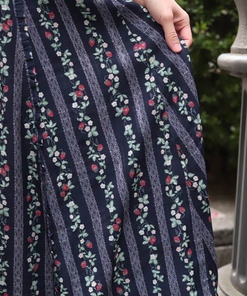 axes femme（アクシーズファム）の「苺柄切替フレアスカート（スカート・レディース・レッド/ネイビー/キナリ・FREE）」の12枚目の写真