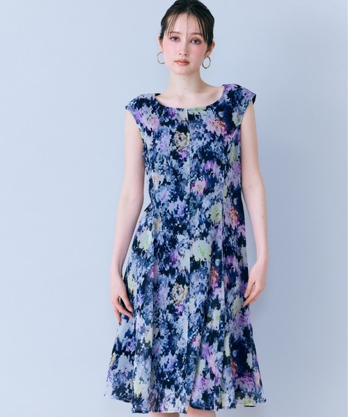 Audie a Muses(オーディアミューズ)の「モザイクフラワープリントワンピース(ワンピース・レディース・ベージュ/ネイビー・38/42)」の15枚目の写真