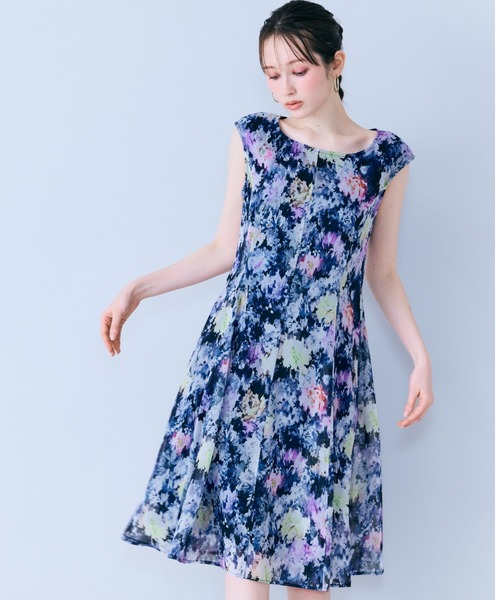 Audie a Muses(オーディアミューズ)の「モザイクフラワープリントワンピース(ワンピース・レディース・ベージュ/ネイビー・38/42)」の16枚目の写真
