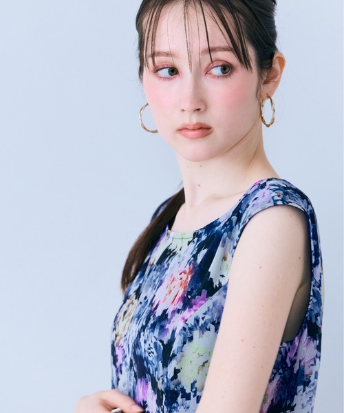 Audie a Muses(オーディアミューズ)の「モザイクフラワープリントワンピース(ワンピース・レディース・ベージュ/ネイビー・38/42)」の18枚目の写真