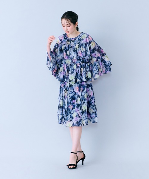 Audie a Muses(オーディアミューズ)の「モザイクフラワープリントワンピース(ワンピース・レディース・ベージュ/ネイビー・38/42)」の20枚目の写真