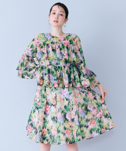 Audie a Muses(オーディアミューズ)の「モザイクフラワープリントワンピース(ワンピース・レディース・ベージュ/ネイビー・38/42)」の3枚目の写真