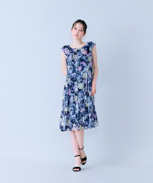 Audie a Muses(オーディアミューズ)の「モザイクフラワープリントワンピース(ワンピース・レディース・ベージュ/ネイビー・38/42)」の11枚目の写真