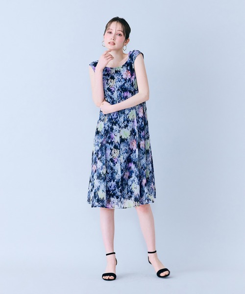 Audie a Muses(オーディアミューズ)の「モザイクフラワープリントワンピース(ワンピース・レディース・ベージュ/ネイビー・38/42)」の12枚目の写真