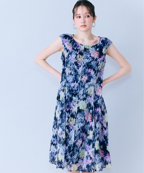 Audie a Muses(オーディアミューズ)の「モザイクフラワープリントワンピース(ワンピース・レディース・ベージュ/ネイビー・38/42)」の14枚目の写真