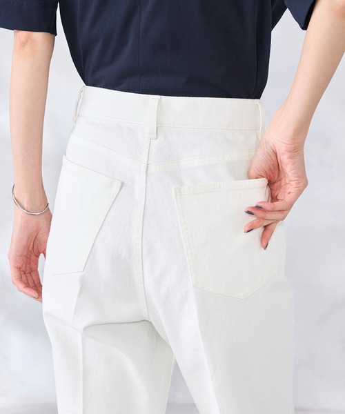 GALLORIA（ギャローリア）の「【ウエスト平ゴム内蔵】デニムセミフレアパンツ（デニムパンツ・レディース・アイボリー・S/M/LL/L）」の4枚目の写真