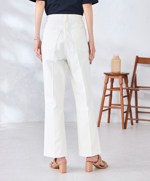 GALLORIA（ギャローリア）の「【ウエスト平ゴム内蔵】デニムセミフレアパンツ（デニムパンツ・レディース・アイボリー・S/M/LL/L）」の5枚目の写真