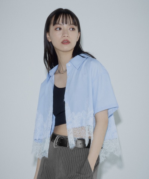 PAGEBOY（ページボーイ）の「レースドッキングショートシャツ（シャツ/ブラウス・レディース・ブラック/ブルー/オフホワイト・FREE）」の3枚目の写真