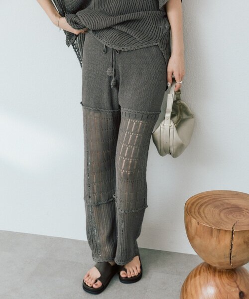 RIVE DROITE(リヴドロワ)の「【à Nice】【セットアップ着用可能/2サイズ展開】クロシェトリムニットパンツ(その他パンツ・レディース・オフホワイト/チャコールグレー・36/38)」の1枚目の写真
