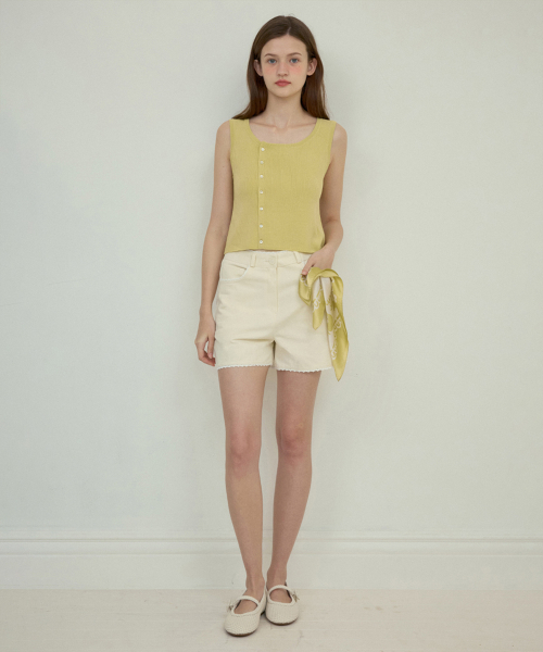 OURNOSTALGIA(アワー ノスタルジア)の「Lace cotton short pants_Pale lemon(O25-PT03)(その他パンツ・レディース・ライトイエロー・SMALL/MEDIUM)」の4枚目の写真