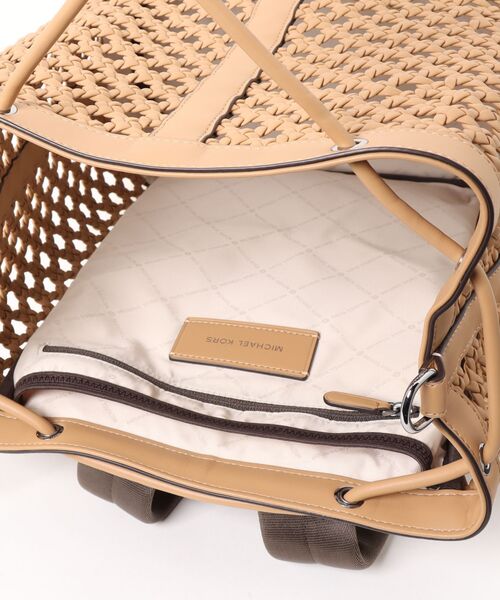 MICHAEL KORS（マイケルコース）の「WHITLEY ハンドウーヴン バックパック ミディアム（バックパック/リュック・メンズ・ベージュ系・FREE）」の7枚目の写真